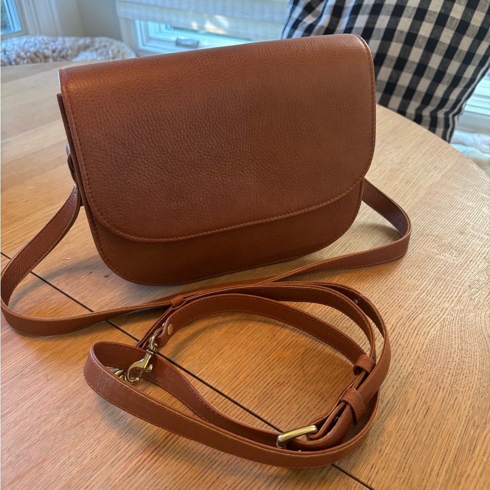 TAH Camila Leather Saddle Bag